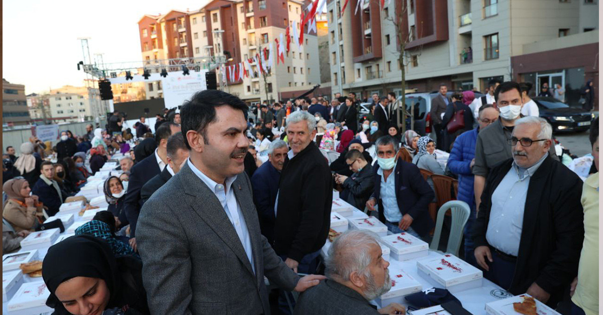 Bakan Kurum Gaziosmanpaşa iftar yemeğine katıldı Bakan Kurum Gaziosmanpaşa iftar yemeğine katıldı