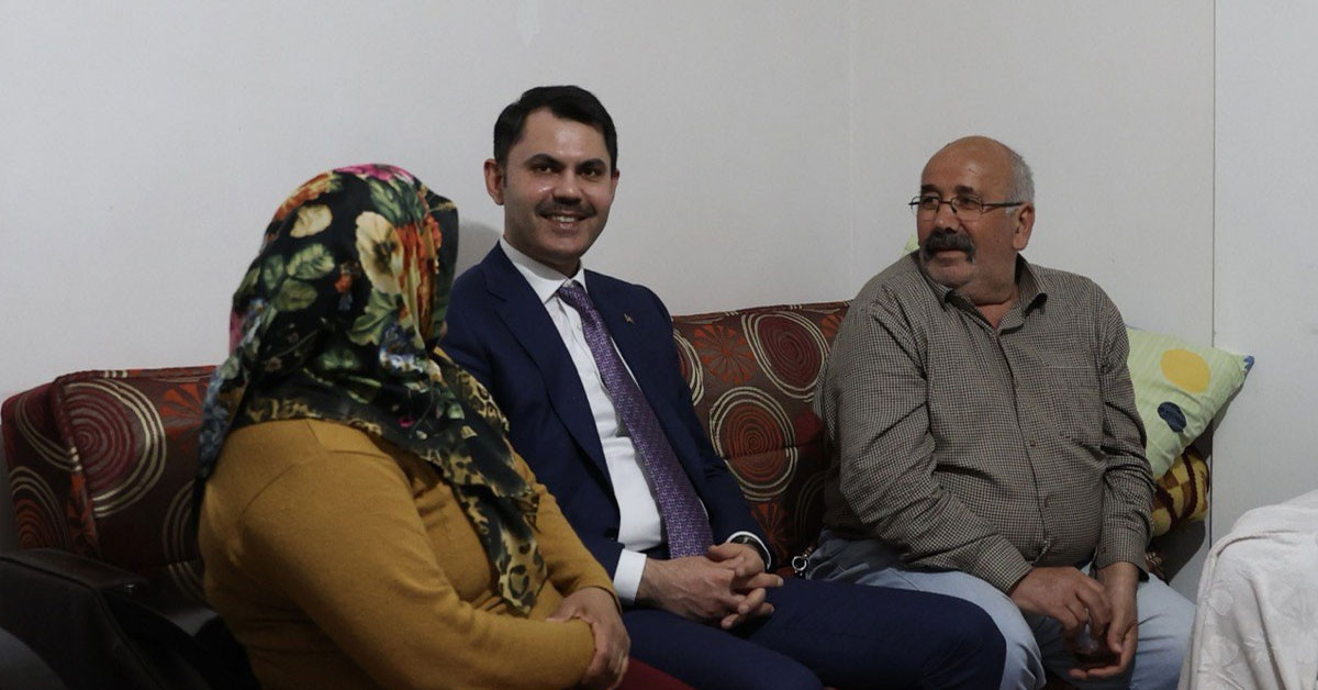Bakan Kurum Sincan'da aileyi ziyaret etti, birçok müjdeli haber verdi!