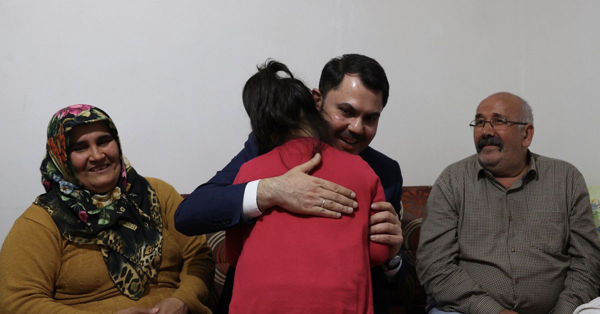 Bakan Kurum Sincan'da aileyi ziyaret etti, birçok müjdeli haber verdi!