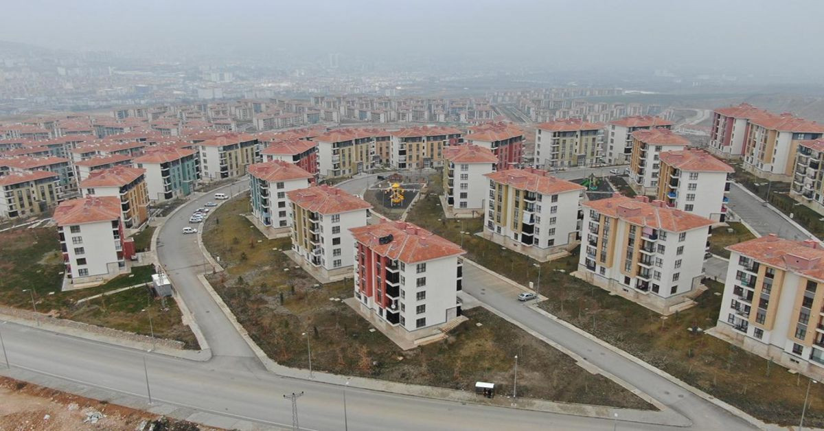 Bakan Özhaseki deprem bölgesi için tarih verdi: ‘110 bin kişilik ordumuzla çalışıyoruz’