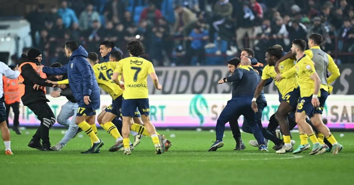 Bakan Tunç’tan flaş derbi açıklaması: ‘İki kulüp tarafından da karşılıklı arbedeler söz konusu’