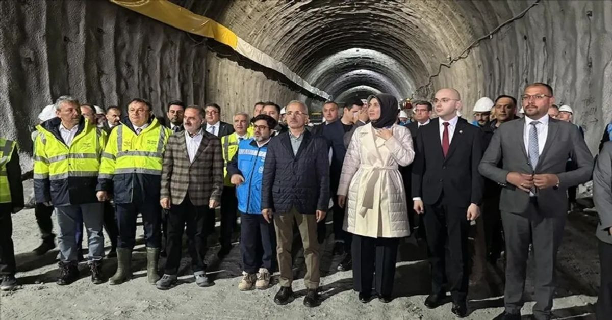 Bakan Uraloğlu duyurdu: Ankara ile İzmir arası hızlı trenle 3,5 saate düşecek Bakan Uraloğlu duyurdu: Ankara ile İzmir arası hızlı trenle 3,5 saate düşecek