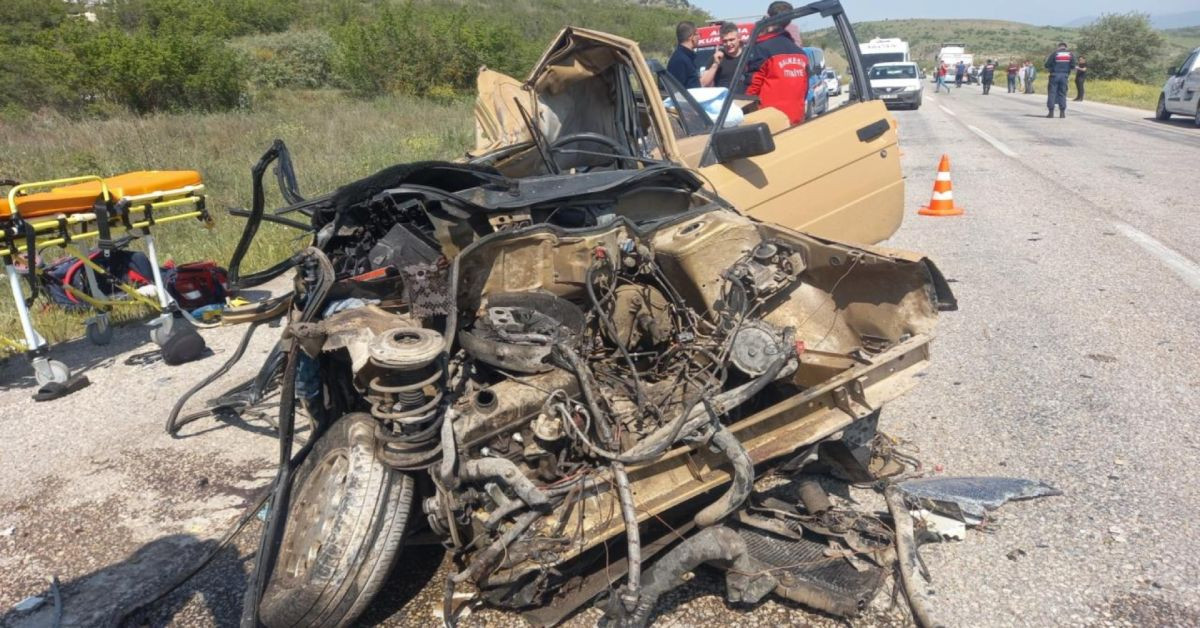 Balıkesir’de otomobil ile TIR çarpıştı: Bir aile yok oldu