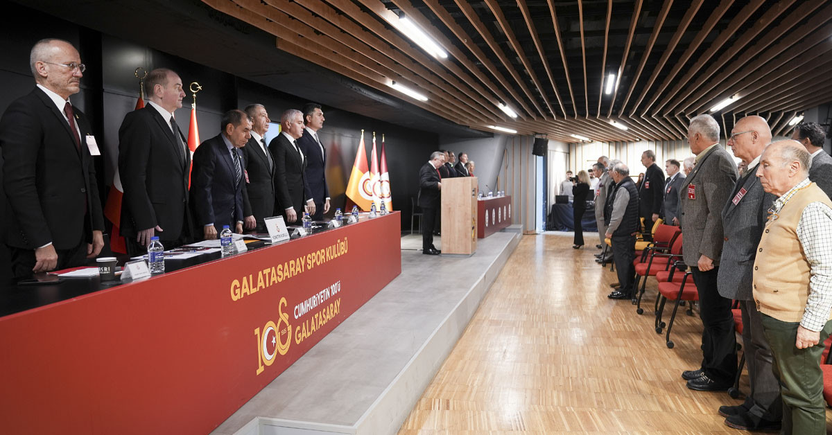Başkan Dursun Özbek, kulübün Ali Sami Yen Spor Kompleksi RAMS Park'taki Özhan Canaydın Konferans Salonu'nda mali konularla ilgili düzenlenen olağanüstü divan kurulu toplantısına katıldı Başkan Dursun Özbek, kulübün Ali Sami Yen Spor Kompleksi RAMS Park'taki Özhan Canaydın Konferans Salonu'nda mali konularla ilgili düzenlenen olağanüstü divan kurulu toplantısına katıldı