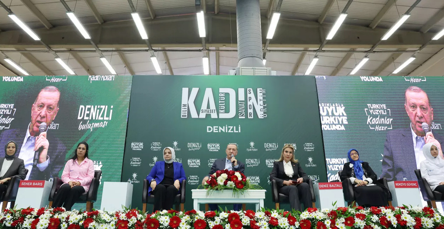 Başkan Erdoğan Denizli'de kadın işçilerle buluştu.