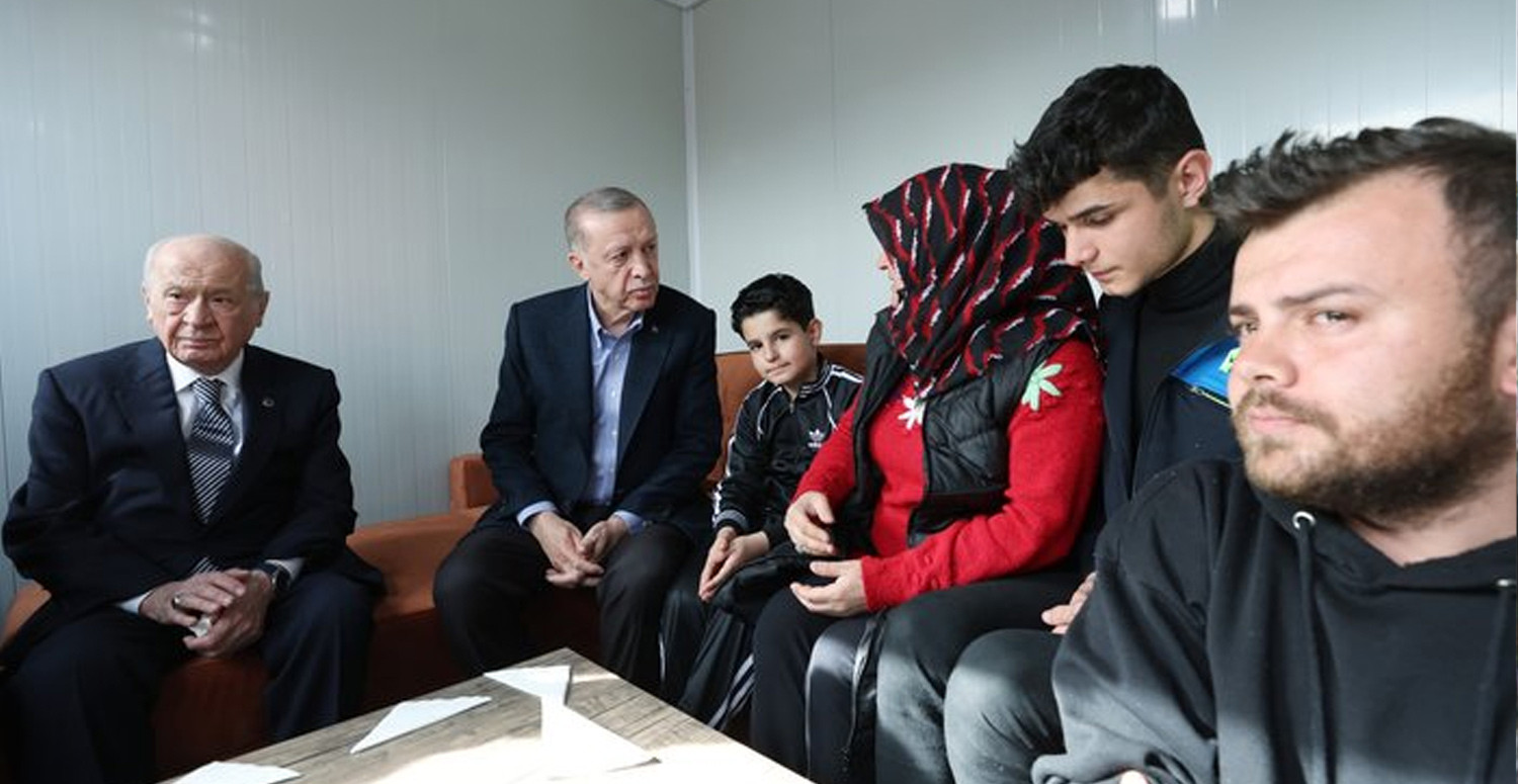 Başkan Erdoğan, Elbistan'da depremzedelere ziyarette bulundu Başkan Erdoğan, Elbistan'da depremzedelere ziyarette bulundu