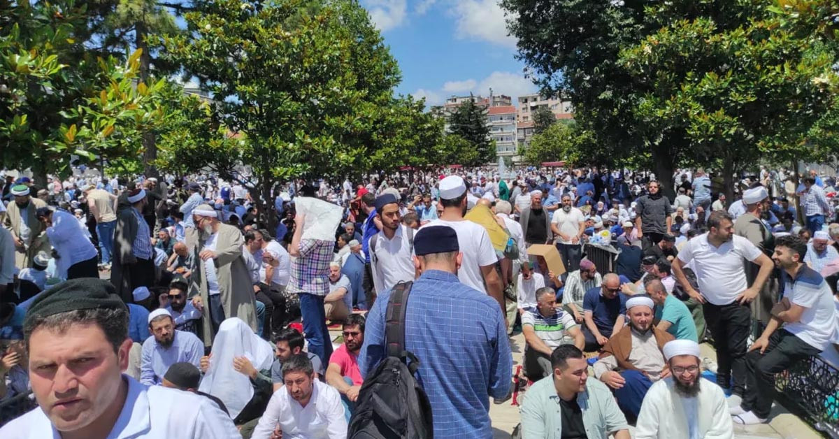 Başkan Erdoğan ve bakanlarda cenazeye katıldı Başkan Erdoğan ve bakanlarda cenazeye katıldı