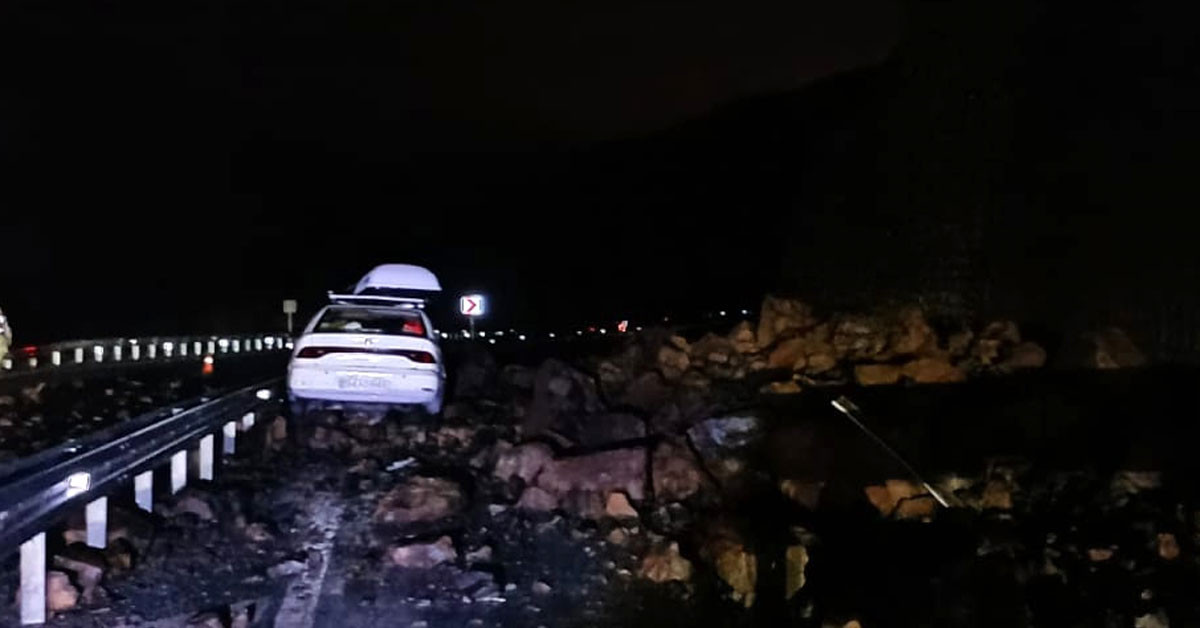 Bitlis Baykan yolunda heyelan meydana geldi