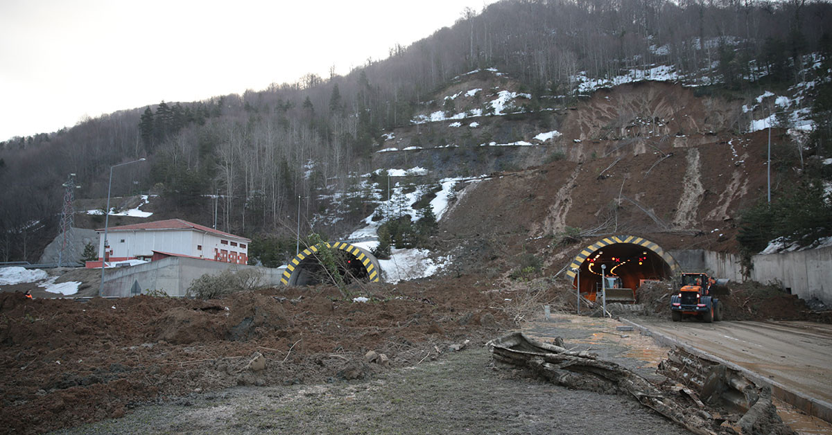 Bolu Dağı tünelinde toprak kayması Bolu Dağı tünelinde toprak kayması