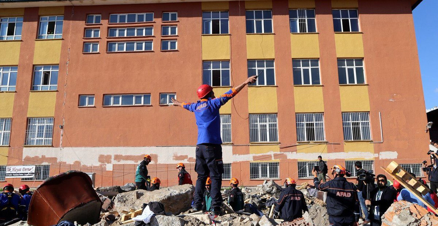 Burslar kesilmeyecek Burslar kesilmeyecek