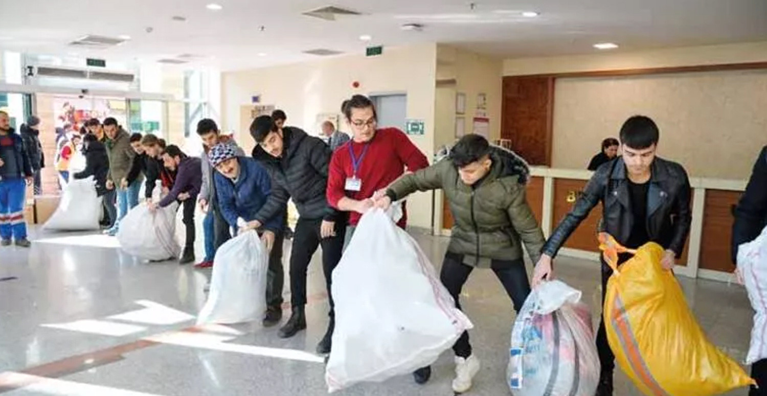 Bütün Türkiye tek yürek oldu Bütün Türkiye tek yürek oldu