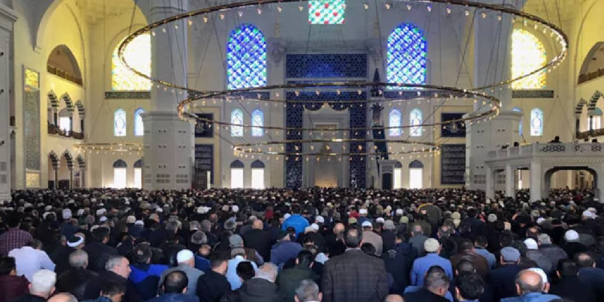 Cuma Hutbesinin Konusu 15 Temmuz Oldu Cuma Hutbesinin Konusu 15 Temmuz Oldu