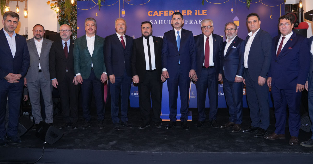 Cumhur İttifakı’nın İBB Adayı Murat Kurum, dün gece Küçükçekmece’de düzenlenen ‘Caferiler ile Sahur’ programına katıldı. Cumhur İttifakı’nın İBB Adayı Murat Kurum, dün gece Küçükçekmece’de düzenlenen ‘Caferiler ile Sahur’ programına katıldı.