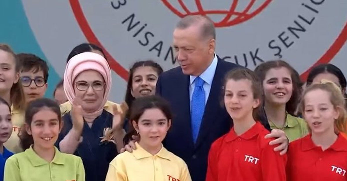 Cumhurbaşkanı Erdoğan çocuklarla buluştu: Bu Millet Bahçesi'ni açarken bugünleri hayal ettim! Cumhurbaşkanı Erdoğan çocuklarla buluştu: Bu Millet Bahçesi'ni açarken bugünleri hayal ettim!