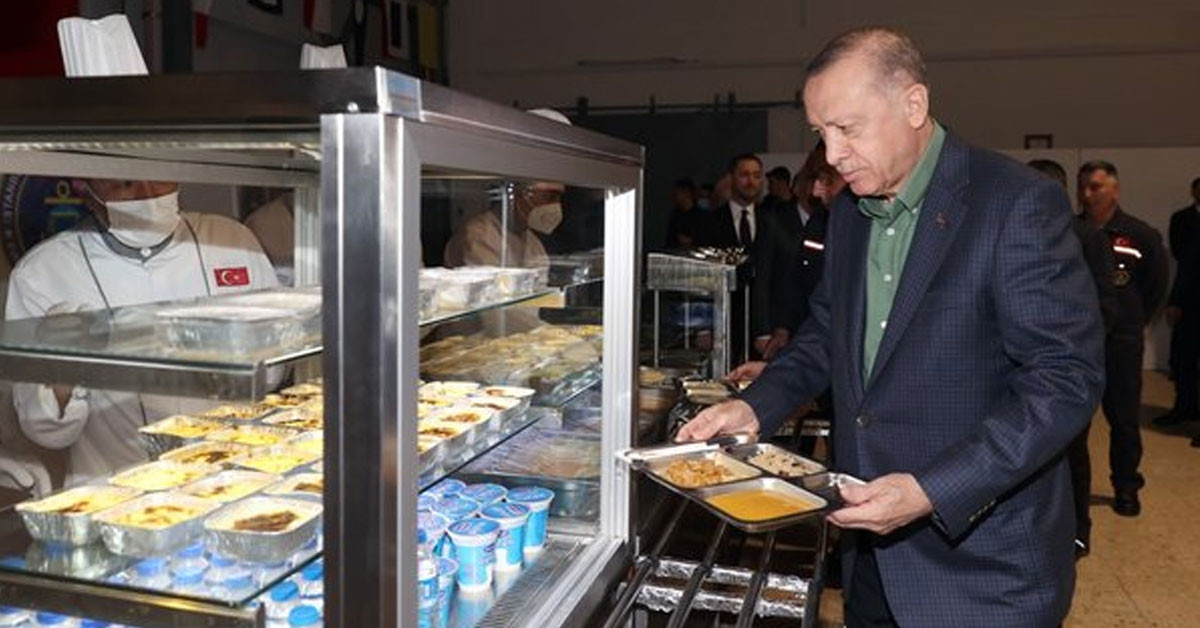 Cumhurbaşkanı Erdoğan işçilerle iftarda buluştu: Ekonomik sorunların üstesinden geldik! Cumhurbaşkanı Erdoğan işçilerle iftarda buluştu: Ekonomik sorunların üstesinden geldik!