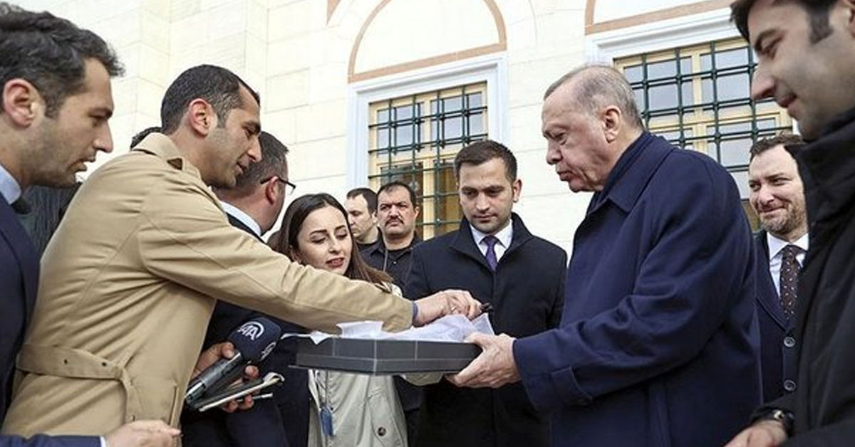 Cumhurbaşkanı Erdoğan'dan bayram namazı sonrası gündeme ilişkin kritik açıklamalar! Cumhurbaşkanı Erdoğan'dan bayram namazı sonrası gündeme ilişkin kritik açıklamalar!