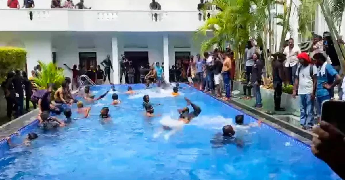 Cumhurbaşkanı güvenli bir yere yerleştirildi