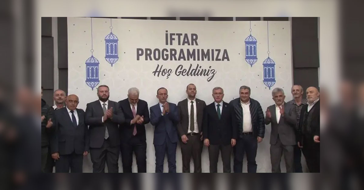Demokrat Parti'de 600 kişi istifa ederek AK Parti'ye katıldılar