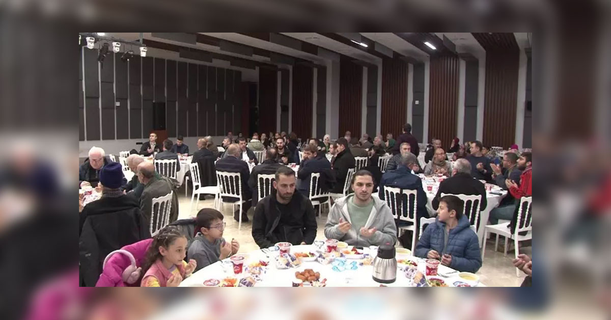 Demokrat Parti'de 600 kişi istifa ederek AK Parti'ye katıldılar