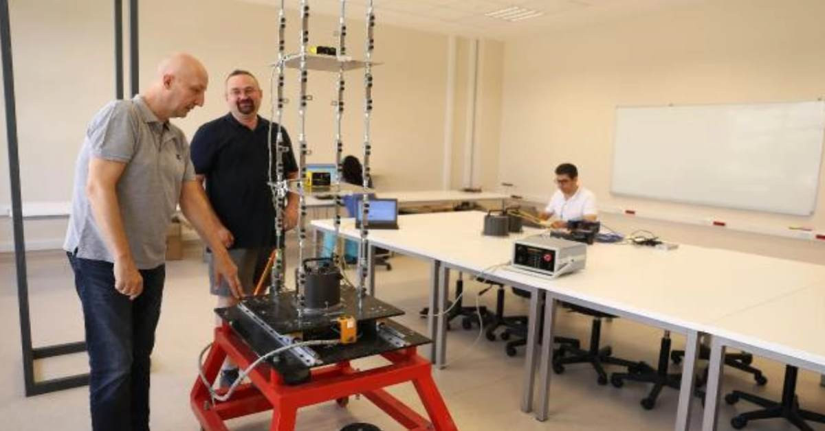 Deprem İzolatör