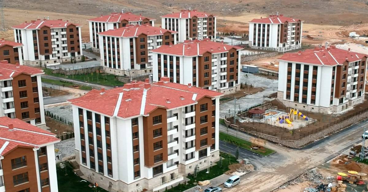 Deprem konutları için tarih verildi: ’75 bin konutu teslim etmiş olacağız’ Deprem konutları için tarih verildi: ’75 bin konutu teslim etmiş olacağız’