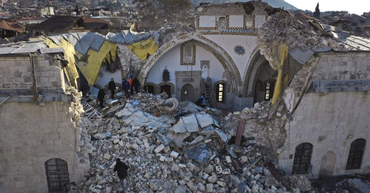 Deprem Yıkılan Tarihi Binalar-1 Deprem Yıkılan Tarihi Binalar-1