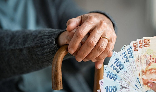 Emeklilere 2 - 5 Nisan arası hesaplarını kontrol etmeyi unutmasınlar! KARŞILIKSIZ 3 BİN TL YATIYOR