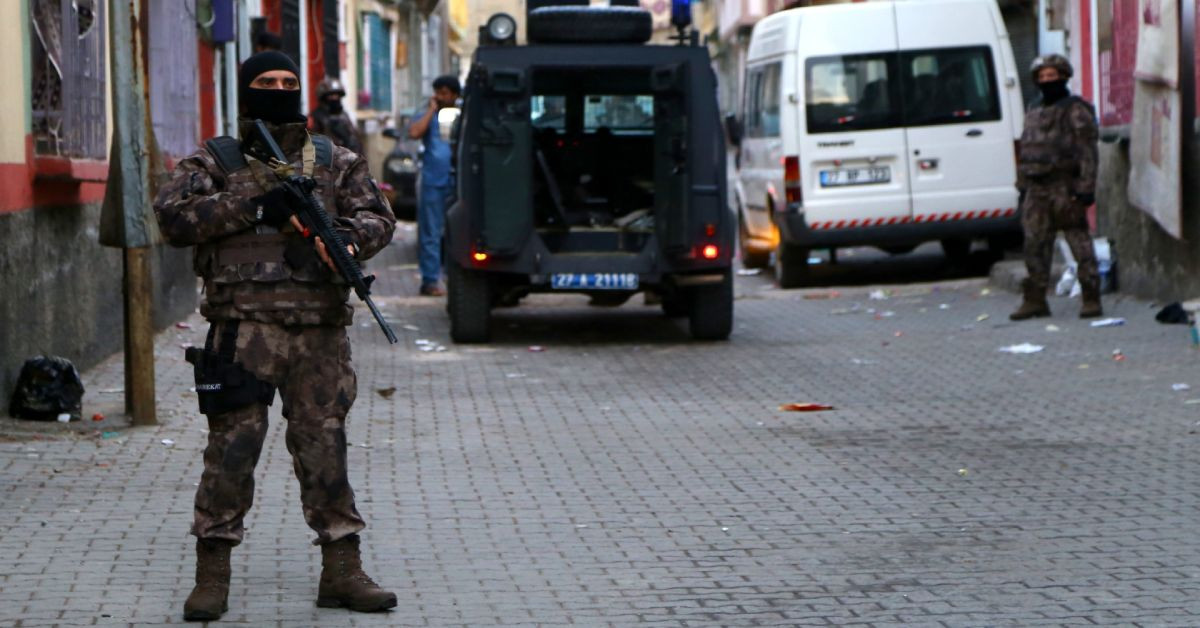 Emniyet ve Jandarmadan ortak operasyon: 6 ilde çok sayıda gözaltı var