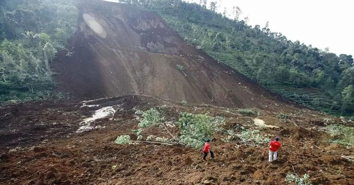 Endonezya’da toprak kayması can aldı: 14 kişi hayatını kaybetti