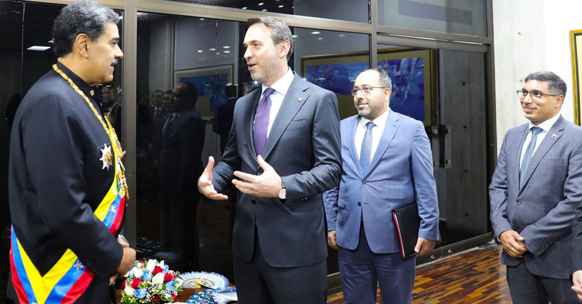 Enerji ve Tabii Kaynakları Bakanı Alparslan Bayraktar ve Venezuela Lideri Maduro bir araya geldi