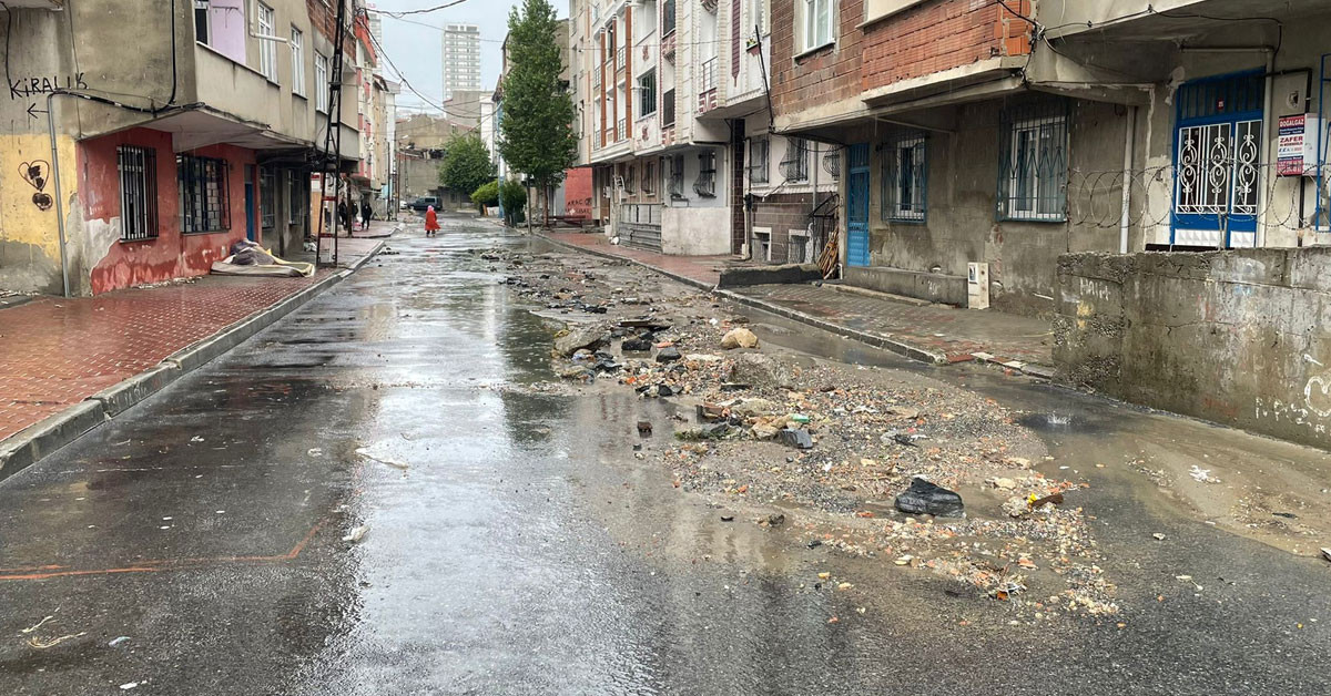 Esenyurt'ta selden etkilenen evlere para yardımı yapılacak Esenyurt'ta selden etkilenen evlere para yardımı yapılacak