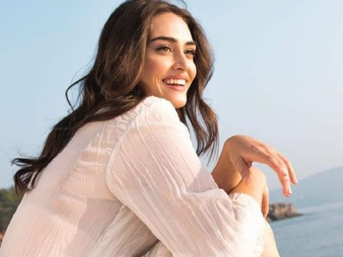 Esra Bilgiç Süslü Korkuluk dizisinden neden ayrıldı?