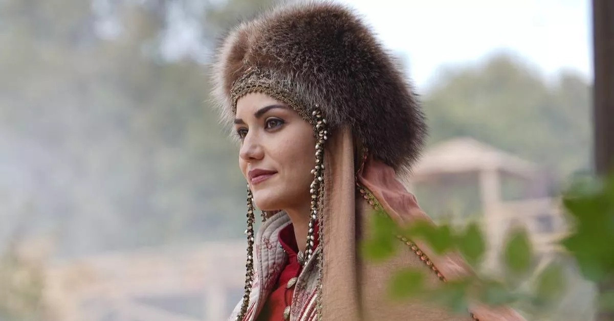 Fahriye Evcen Alpaslan Büyükselçukluı dizisinden ayrıldı mı?