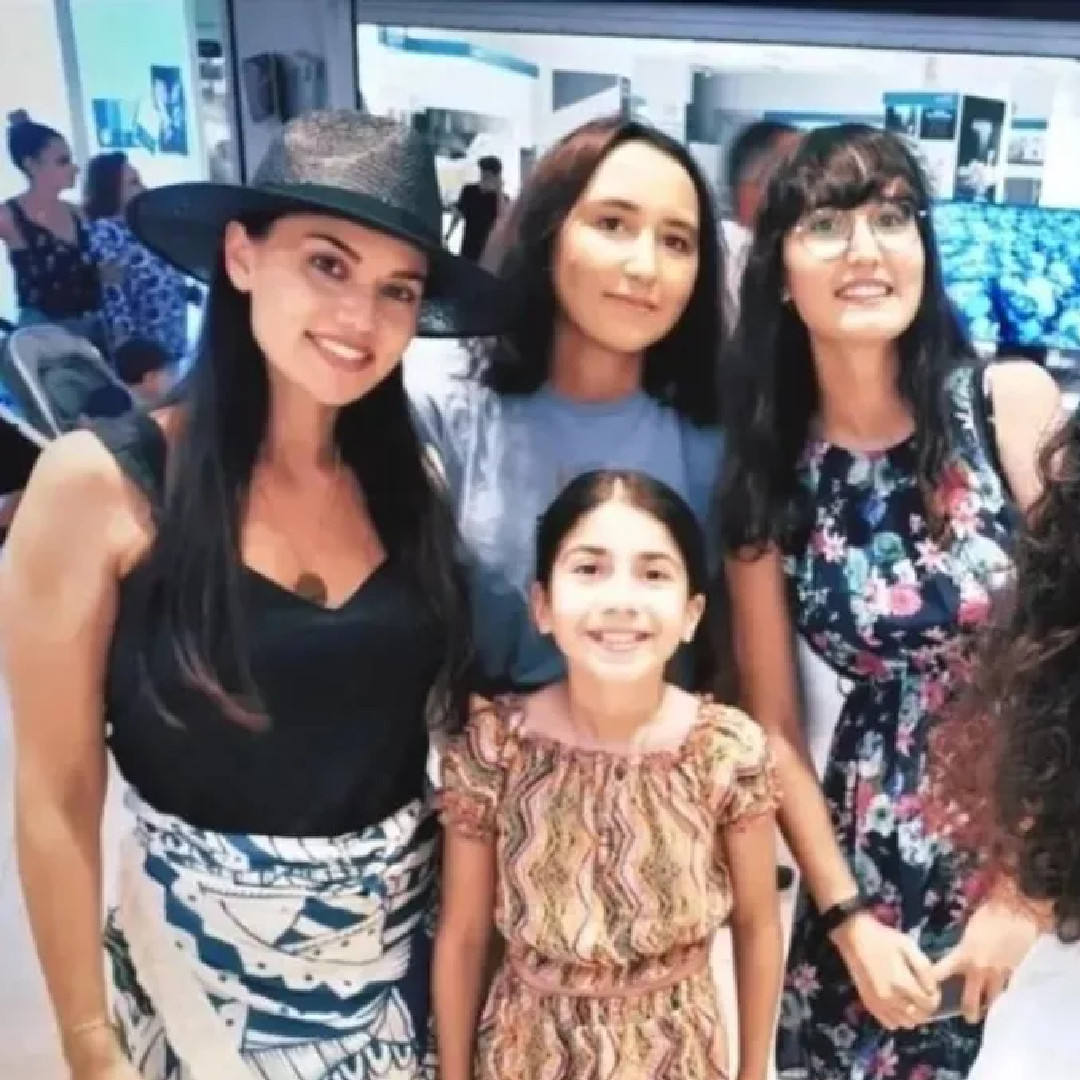 Fahriye Evcen'in karnı dikkat çekti