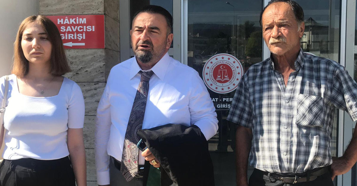 Figen Çoban’ın kocası tarafından öldürüldüğü iddiasıyla davanın 5’inci duruşması yapılan davada karar çıktı. Mahkeme heyeti, koca Mehmet Emin Ata Çoban’a ağırlaştırılmış müebbet hapis cezası verdi. Kayınbiraderi Süleyman Çoban ise, 17 yıl hapis cezası aldı. Figen Çoban’ın kocası tarafından öldürüldüğü iddiasıyla davanın 5’inci duruşması yapılan davada karar çıktı. Mahkeme heyeti, koca Mehmet Emin Ata Çoban’a ağırlaştırılmış müebbet hapis cezası verdi. Kayınbiraderi Süleyman Çoban ise, 17 yıl hapis cezası aldı.