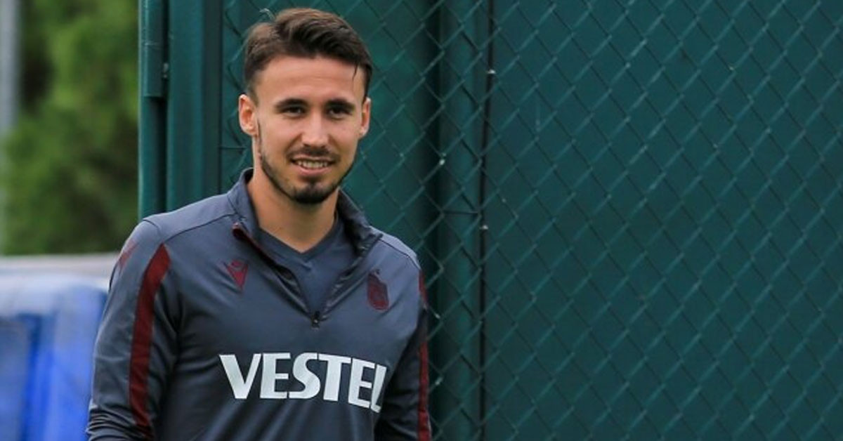 Futbolcu İspanya'da ameliyat oldu.