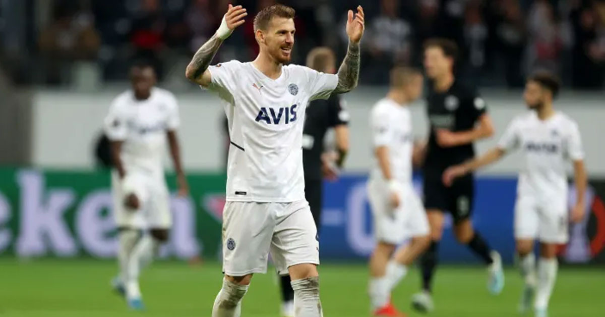 Futbolcunun takımda kalmasına karar verildi.
