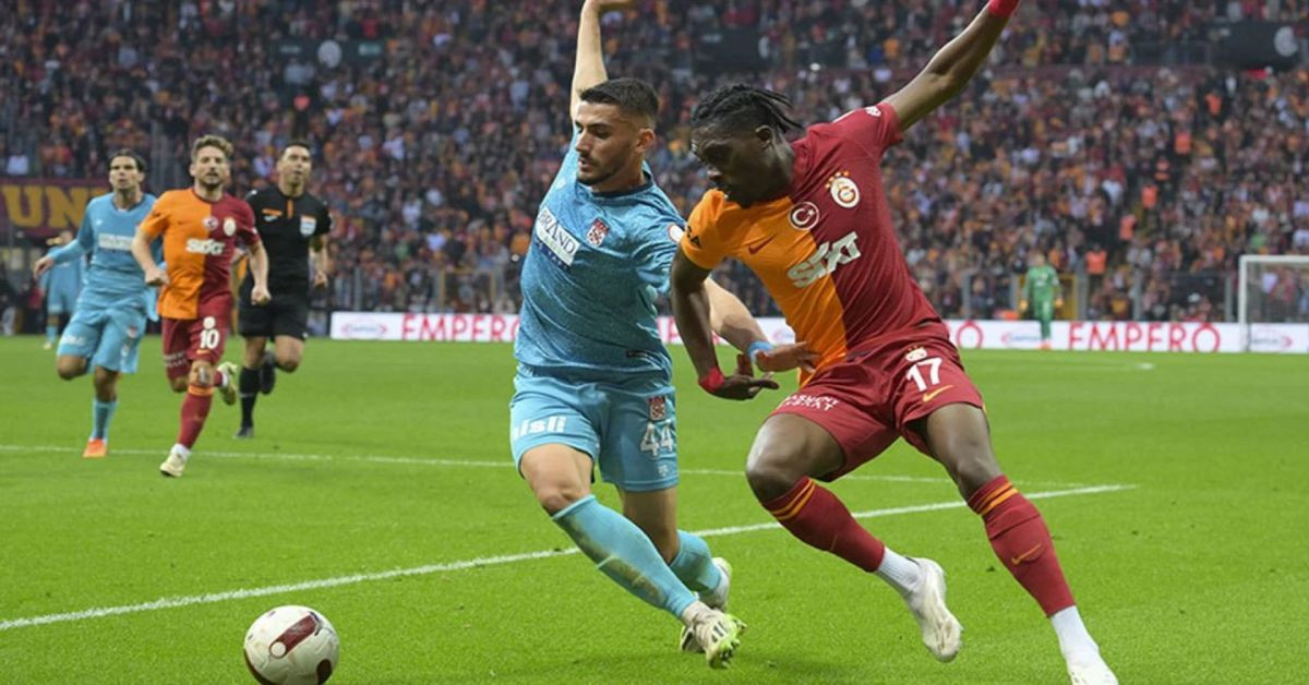 Galatasaray Sivasspor maçında tartışılan penaltı pozisyonu: Eski hakemler son noktayı koydu Galatasaray Sivasspor maçında tartışılan penaltı pozisyonu: Eski hakemler son noktayı koydu