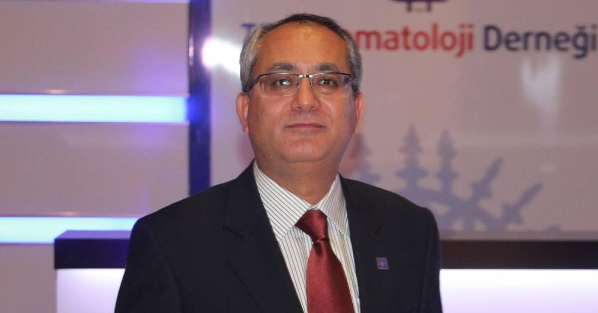 Genetik bir rahatsızlık olan hemofili hastalığına sahip bireylerin yaşam kalitesinin iyileşmesi adına Trakya Üniversitesi Tıp Fakültesi İç Hastalıkları ve Hematoloji Bilim Dalı Öğretim Üyesi Prof. Dr. Ahmet Muzaffer Demir, bakım ve tedavide çeşitli gelişmelerin yaşandığını fakat hala birçok karşılanmamış ihtiyacın olduğunun altını çizdi. Genetik bir rahatsızlık olan hemofili hastalığına sahip bireylerin yaşam kalitesinin iyileşmesi adına Trakya Üniversitesi Tıp Fakültesi İç Hastalıkları ve Hematoloji Bilim Dalı Öğretim Üyesi Prof. Dr. Ahmet Muzaffer Demir, bakım ve tedavide çeşitli gelişmelerin yaşandığını fakat hala birçok karşılanmamış ihtiyacın olduğunun altını çizdi.