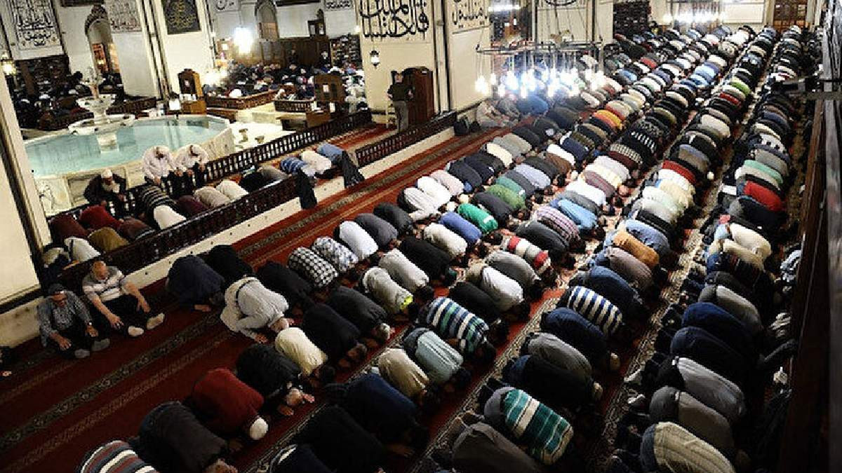 Hangi camilerde hatimle teravih namazı kıldırılacak