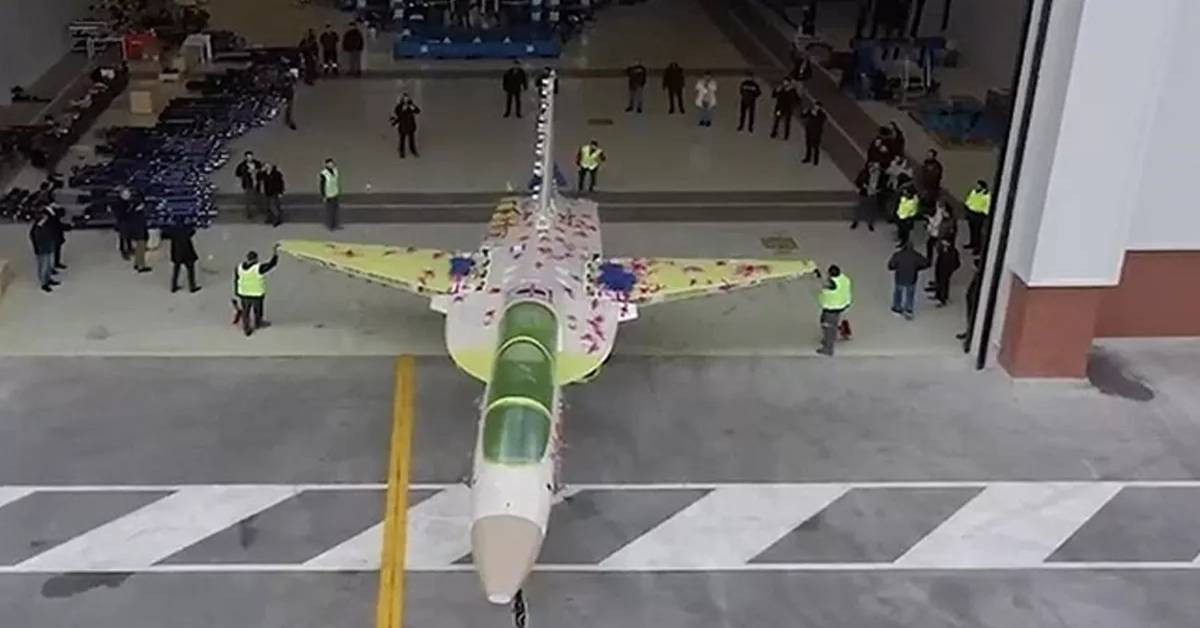 Hürjet Hangardan Çıkış