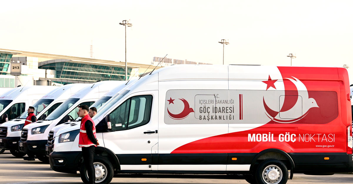 İçişleri Bakanı Ali Yerlikaya, Atatürk Havalimanı’nda düzenlenen ‘Göç İdaresi Mobil Araç Teslim Töreni'ne katıldı.