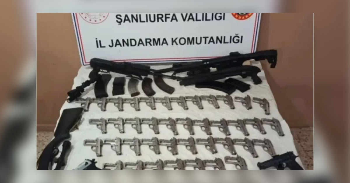İçişleri Bakanı Ali Yerlikaya, ‘‘Mercek-15” adlı operasyon kapsamında, 68 ilde ruhsatsız silah taşıyan şahıslara ve silah kaçakçılarına yönelik çalışma başlattıklarını duyurdu. Bu kapsamda yüzlerce şüpheliye işlem uygulandı. Ayrıca 750 silah ele geçirildi. İşte detaylar…