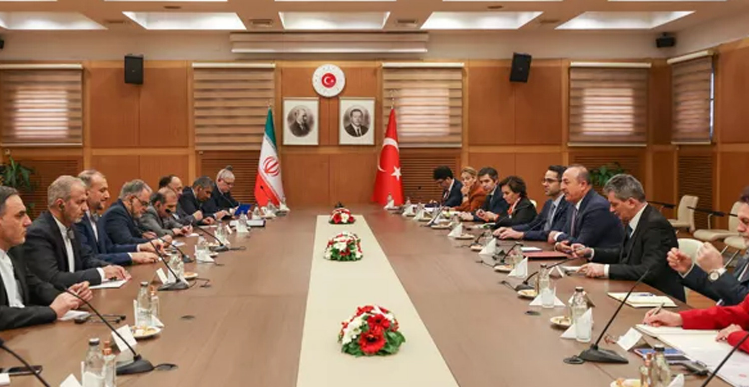 İran ile Suriye'nin toprak bütünlüğünü destekliyoruz