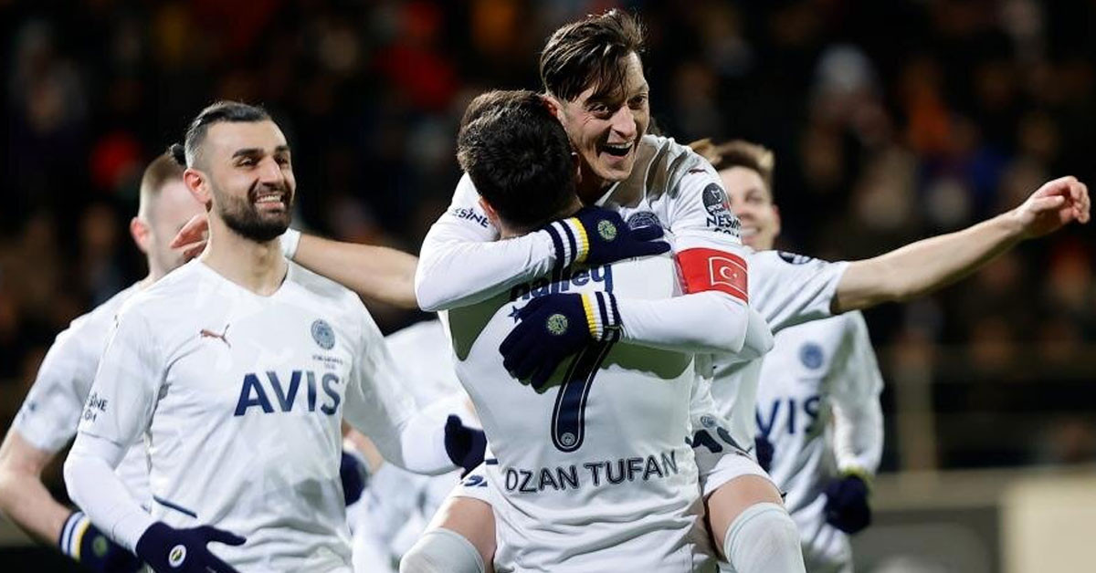 İsmail Kartal'dan kritik Mesut Özil kararı geldi.