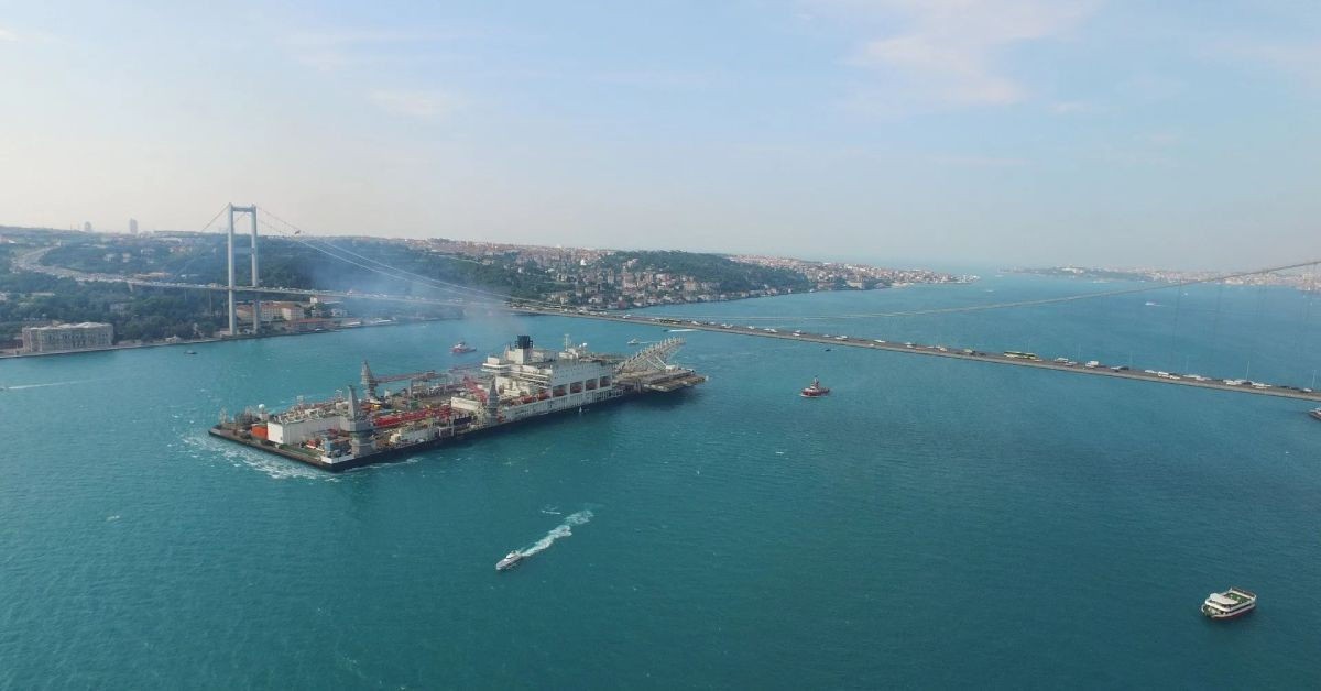 İstanbul Boğazı’nda 19 Mayıs hareketliliği: Yat yarışları sebebiyle gemi trafiği askıya alındı