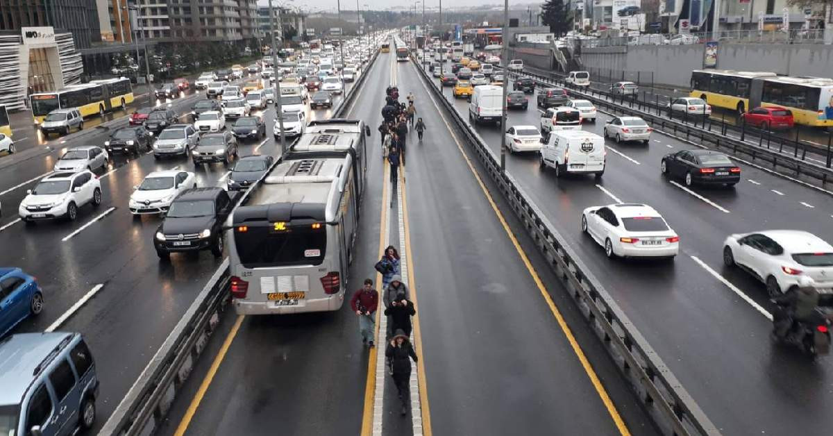 İstanbul Metrobüs Arıza Son Dakika-1