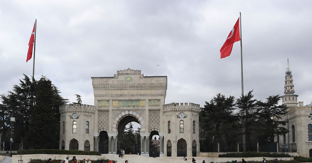 İstanbul Üniversitesi'nin tarihi kapısı İstanbul Üniversitesi'nin tarihi kapısı