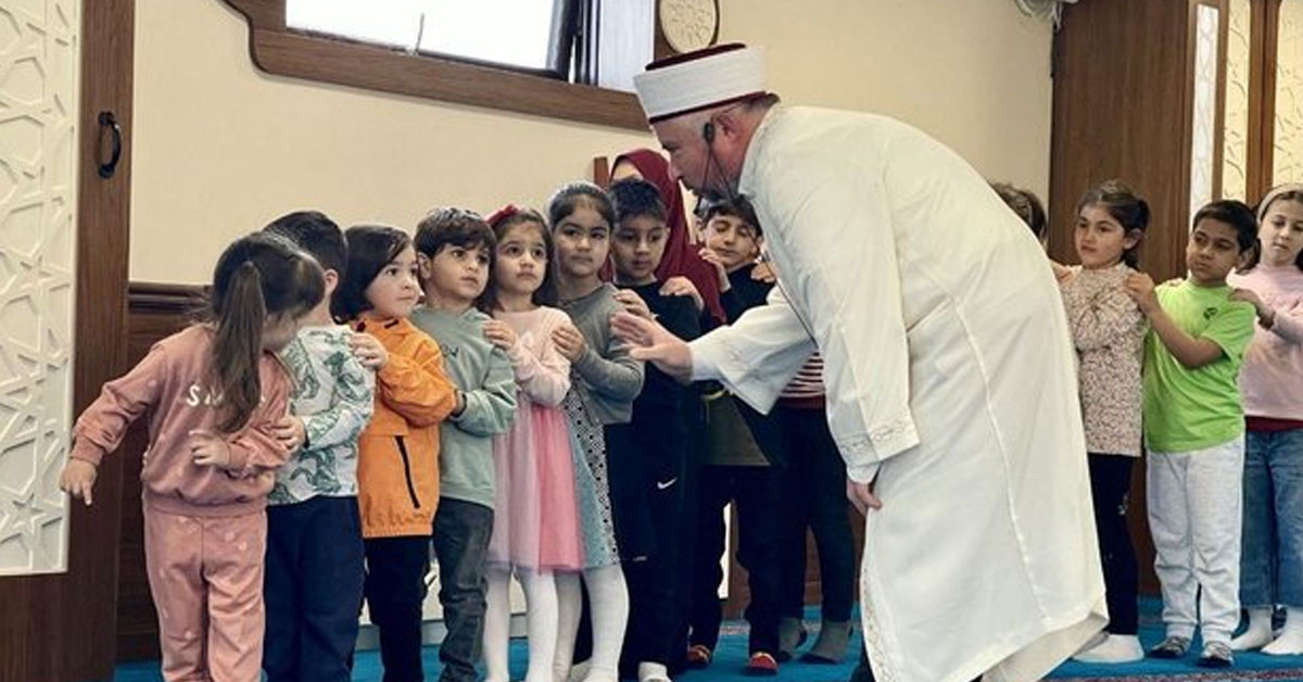 İstanbul'da başlatılıp dünyaya ulaşan Teravih Treni oyununun son durağı Ayasofya Camii oldu!