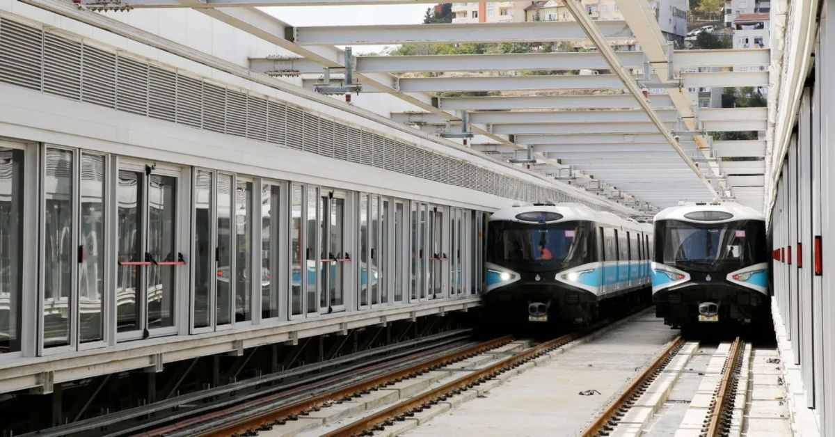 İstanbullular güne arızayla uyandı: Yıldız-Mahmutbey metro hattında seferler aksadı